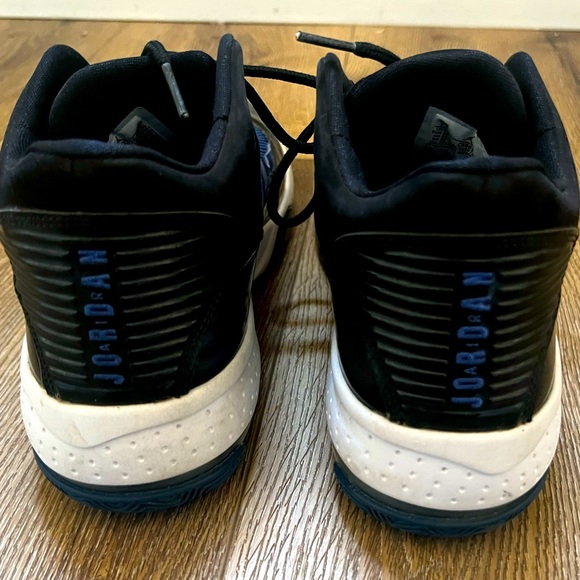 Nike Air Jordan Max Aura 2 Black Game Royal Men’s Shoes - Picture 4 of 7